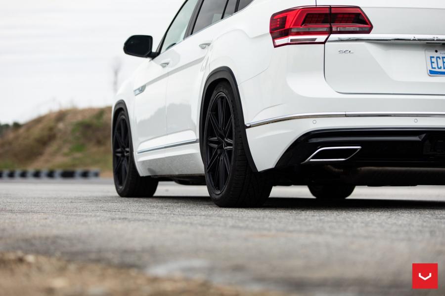 Детали экстерьера Volkswagen Atlas R-Line on Vossen Wheels (CV10) 2019 года  (фото 42 из 53)